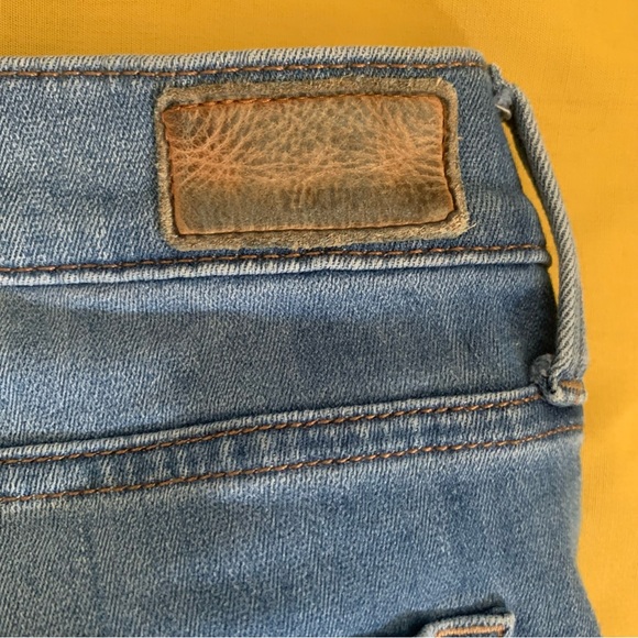 Women’s Express Jeans Light Wash Distressed Stretch Legging Mid Rise 12 Short - Picture 9 of 16